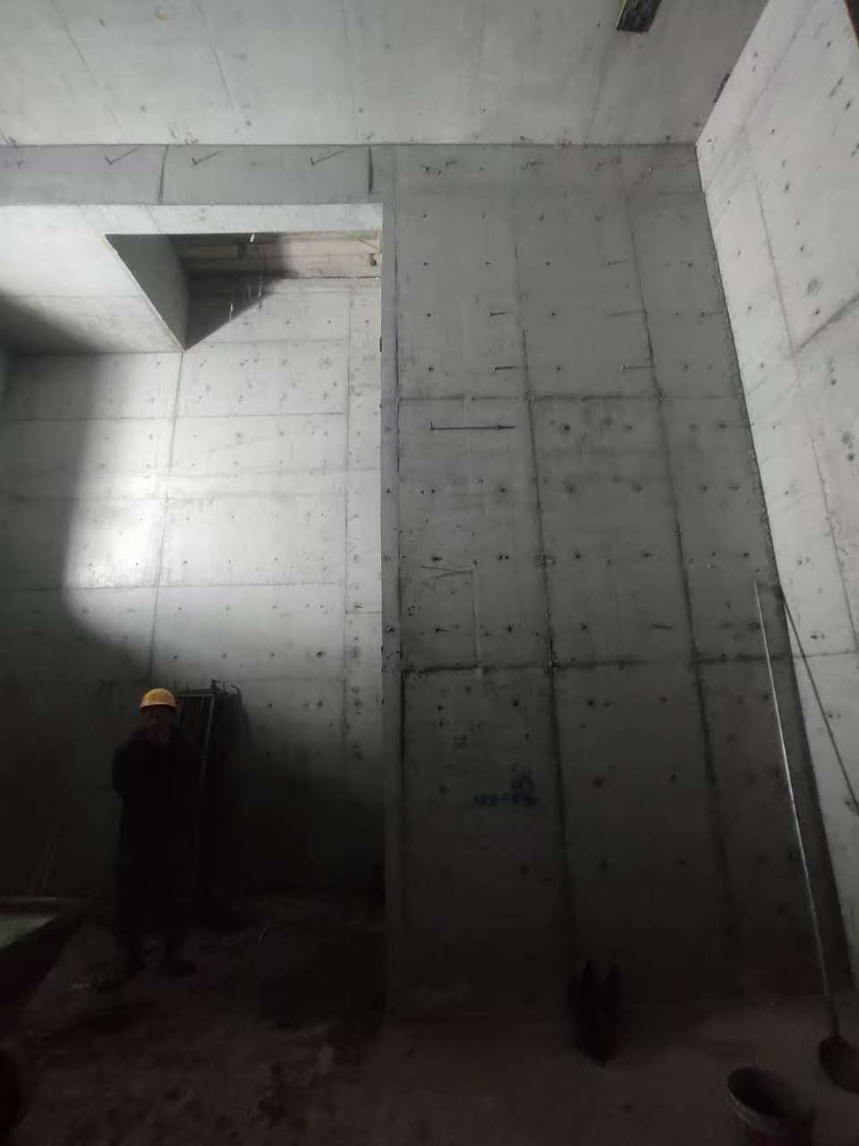 正定墙上开槽钢筋断了有影响吗